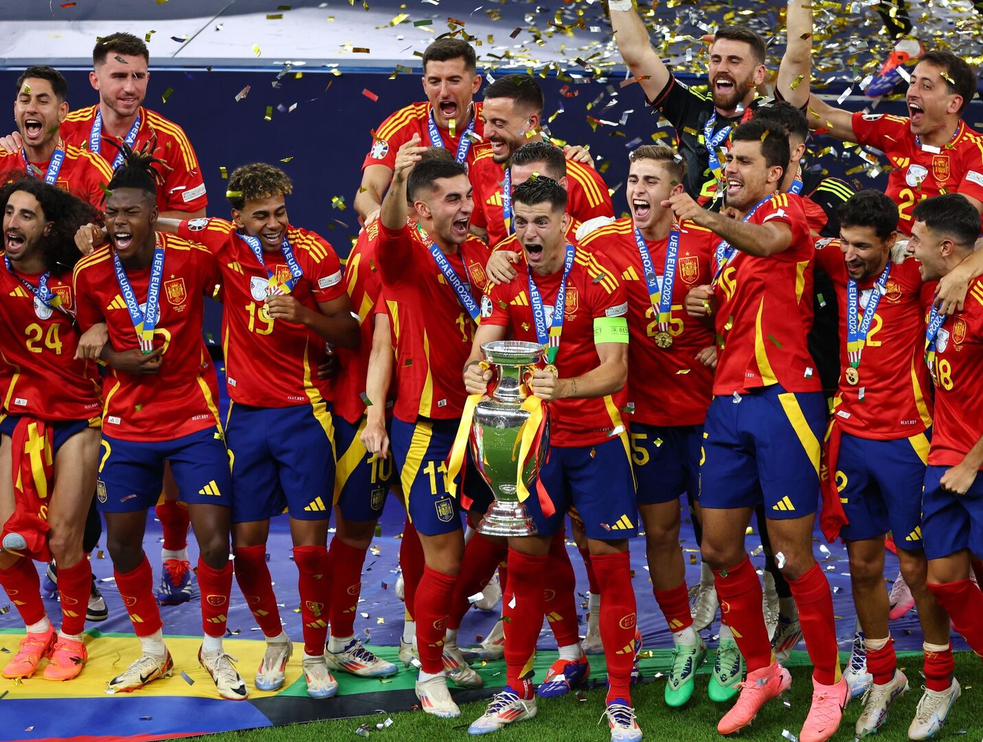 ESPAÑA LEVANTANDO LA EUROCOPA