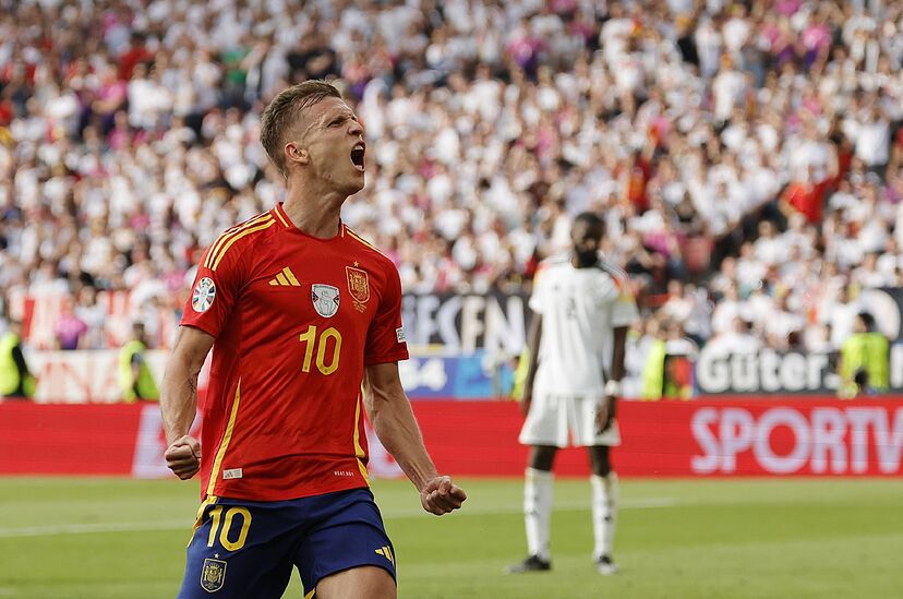 DANI OLMO celebra su segundo gol contra ALEMANIA.
ESPAÑA