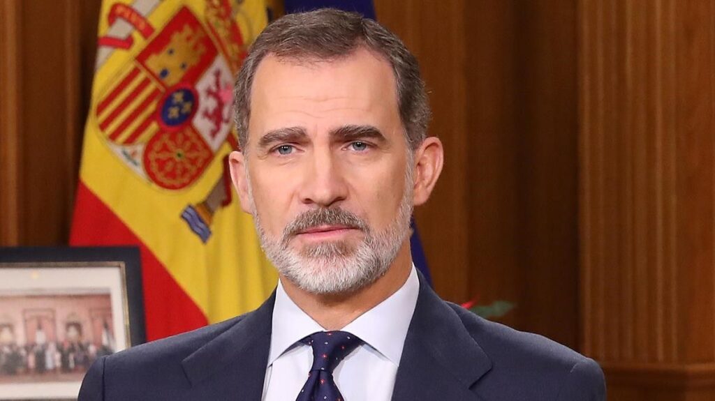 Imagen del rey español FELIPE VI frente a la audiencia global.