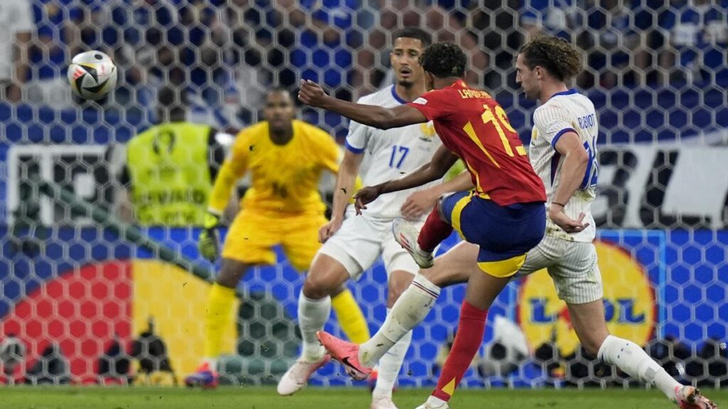 Lamine Yamal nota el primer gol contra Francia