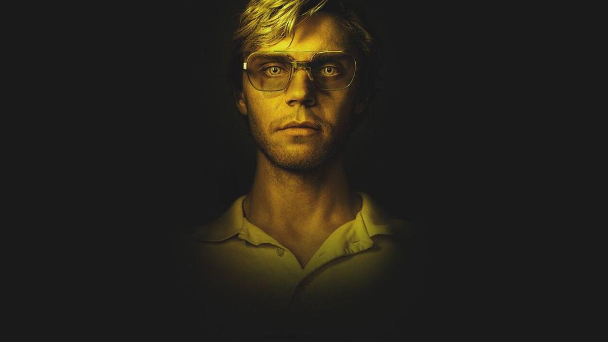 jeffrey dahmer MIRANDO DE FRENTE