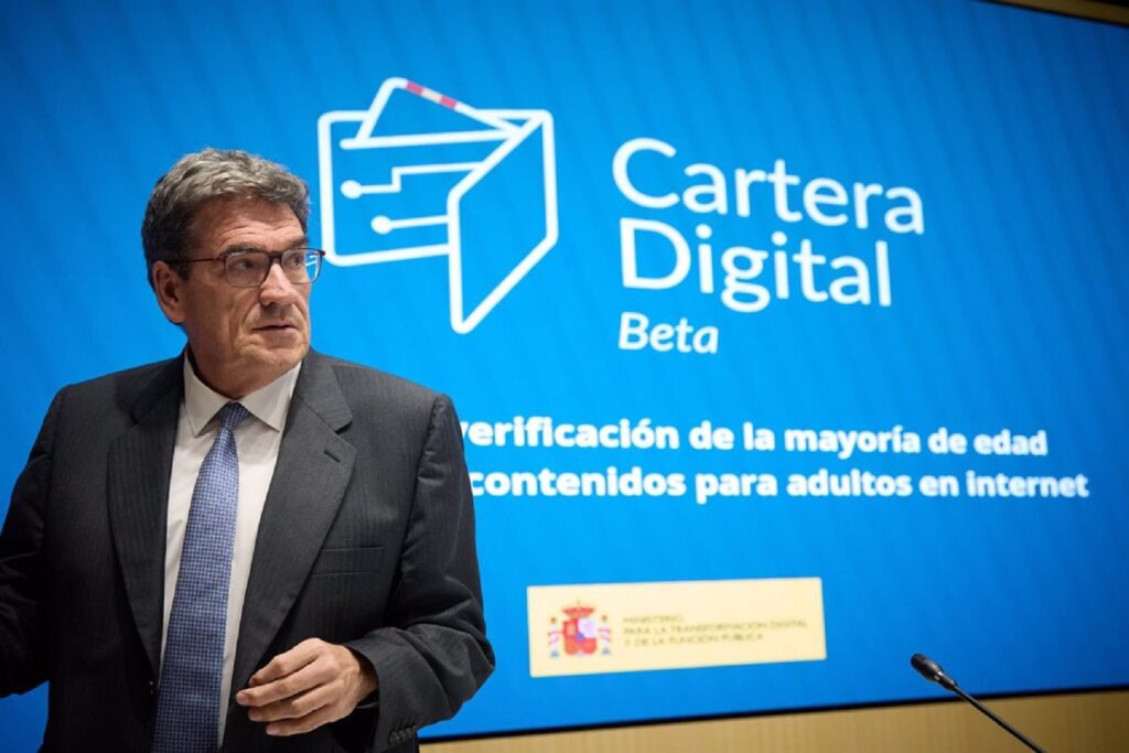 Acceso a internet a través de carta digital, plataforma principal en el país.
GOBIERNO