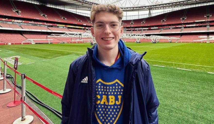 streamer davo con la camiseta de boca juniors